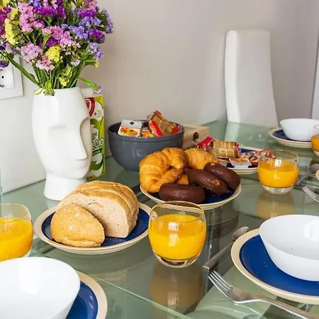 5 Y Dos Banos Apartamento
