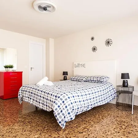 5 Y Dos Banos Apartamento Zaragoza